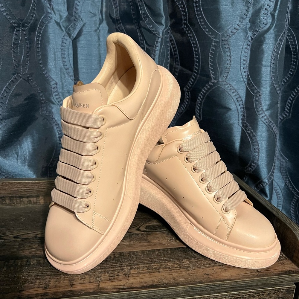 Alexander McQueen Larry Peonia Sneakers